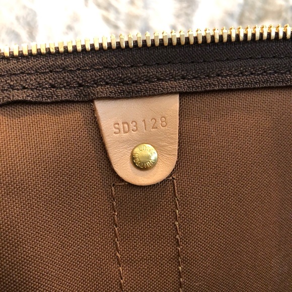 Louis Vuitton Keepall 55 - Picture 8 of 16